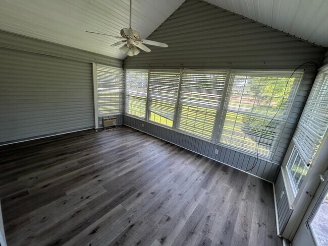 Building Photo - 1201 Formby Ct