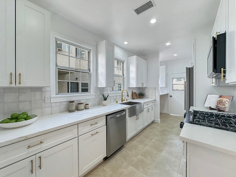 Building Photo - 4523 Saturn St