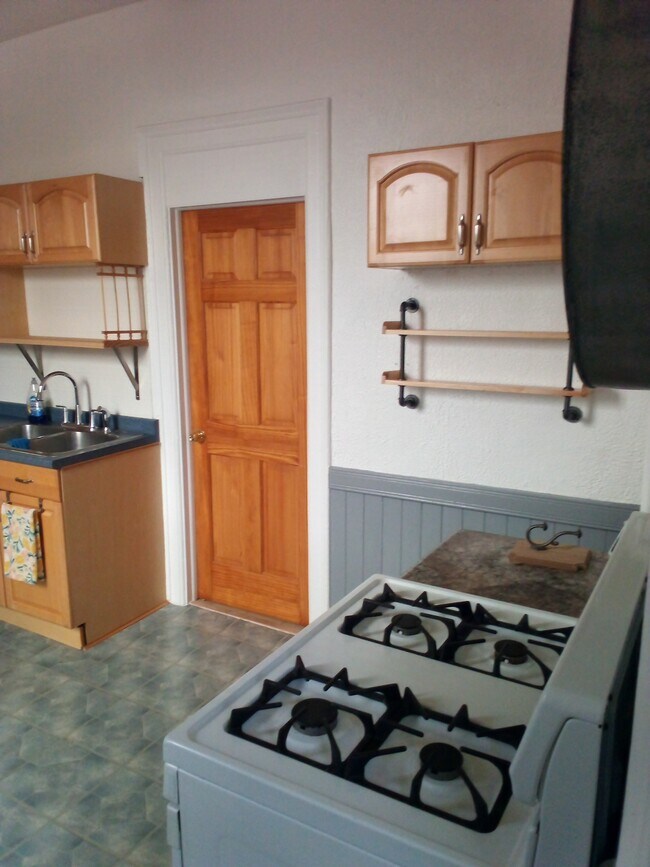 Building Photo - 505 Marcellus St
