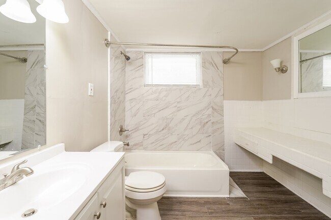 Building Photo - 1014 Arbor Dr