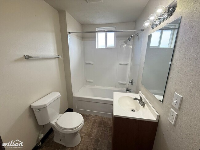 Building Photo - Quiet 2-Bedroom Home Along Hwy 12 – Large Yard