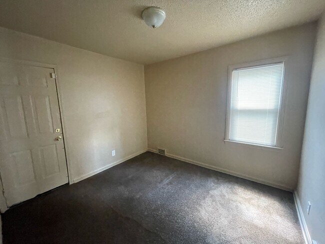 Building Photo - 11806 Wilshire Dr