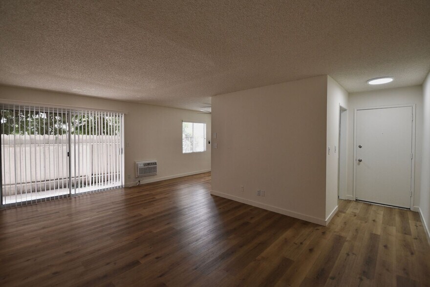 Building Photo - 6115 Whitsett Ave