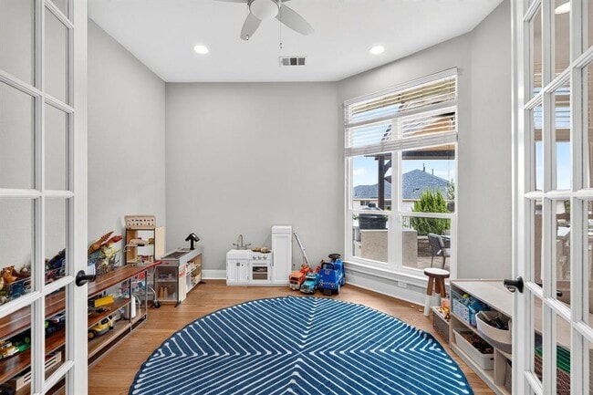 Building Photo - 402 Aria Dr