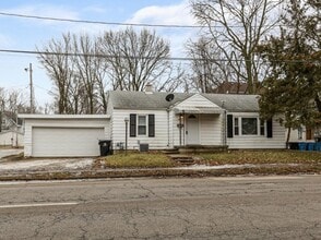 Building Photo - Attached Garage 3 Bed 2 Bath