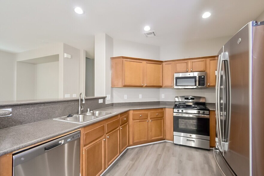 Building Photo - 6347 Blushing Willow St