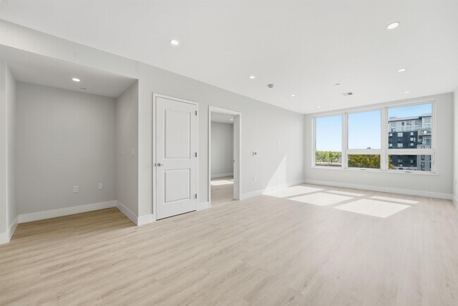 Building Photo - 40 Center St