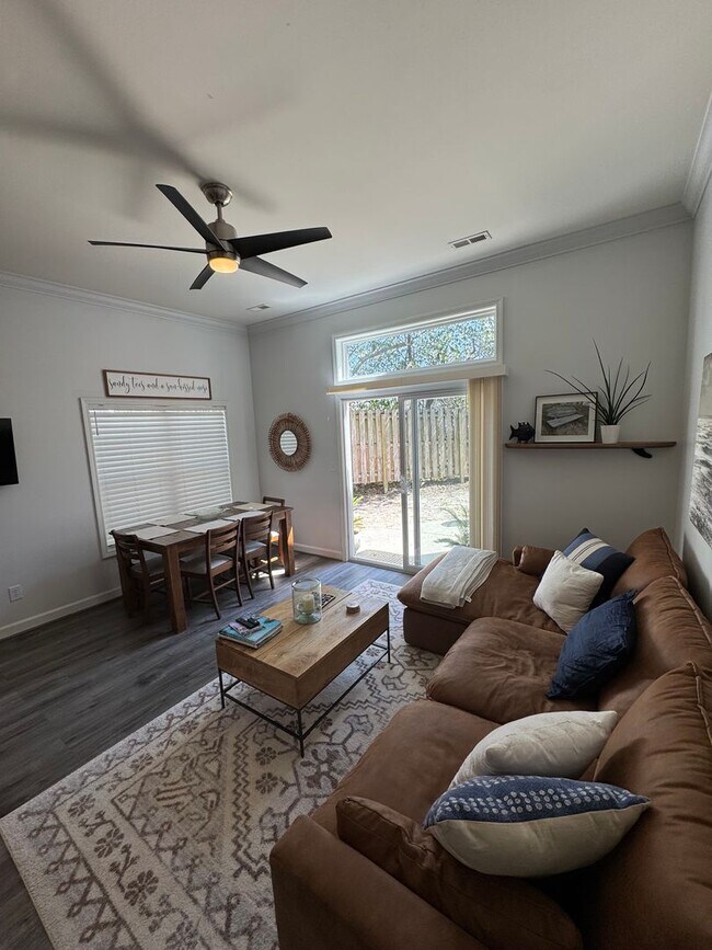 Building Photo - Seagate- Close to Wrightsville Beach