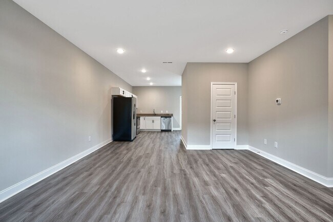 Building Photo - 55 Highland Blf Wy