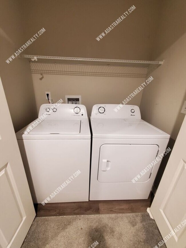 Building Photo - Gorgeous Like New-Built in 2020-Louisburg Town Home-Available NOW!!