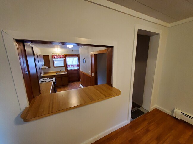 Building Photo - 584 Colbert Ave