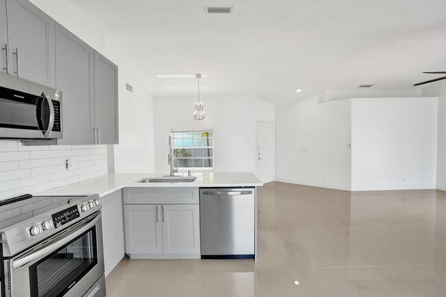 Building Photo - 17866 SW 10th Ln