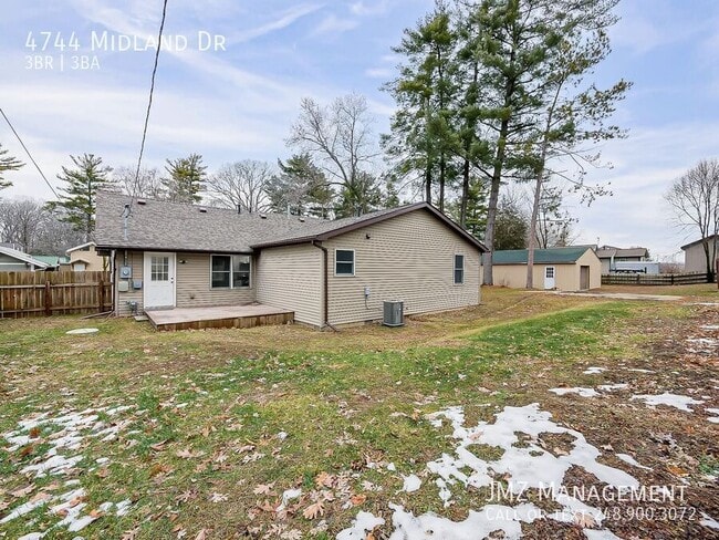 Building Photo - 4744 Midland Dr