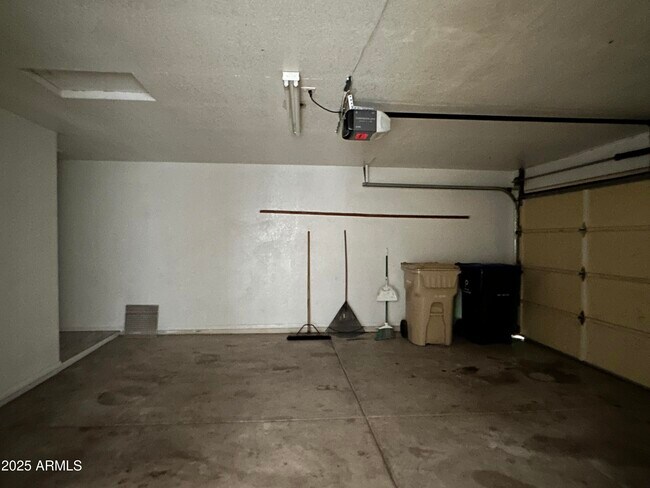 Building Photo - 10421 W Puget Ave