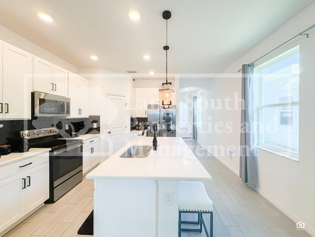 Building Photo - 6720 Great Bear Dr