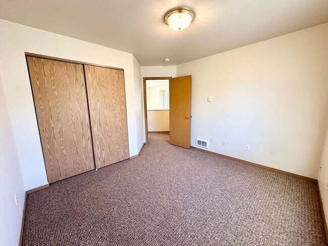 Building Photo - 2107 Yellowstone St