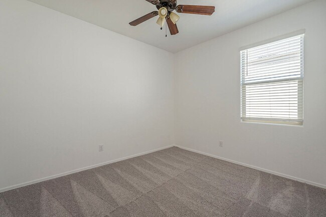 Building Photo - Gorgeous 4 Bed / 2 Bath Home – Move-In Rea...