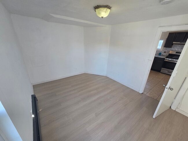 Building Photo - 176 Green St