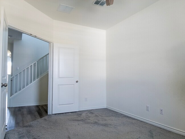 Building Photo - 3865 Bentwood Way