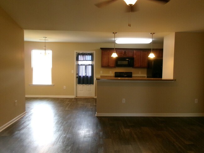 Building Photo - Rent Special! 3 bedroom, 2 bath home conveniently located in Conway