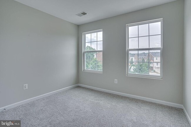 Building Photo - 2895 Sedgemore Pl