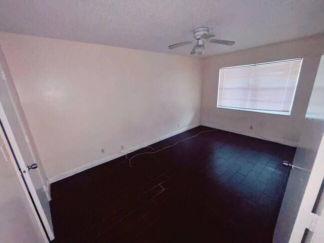 Building Photo - 2620 Riverland Dr