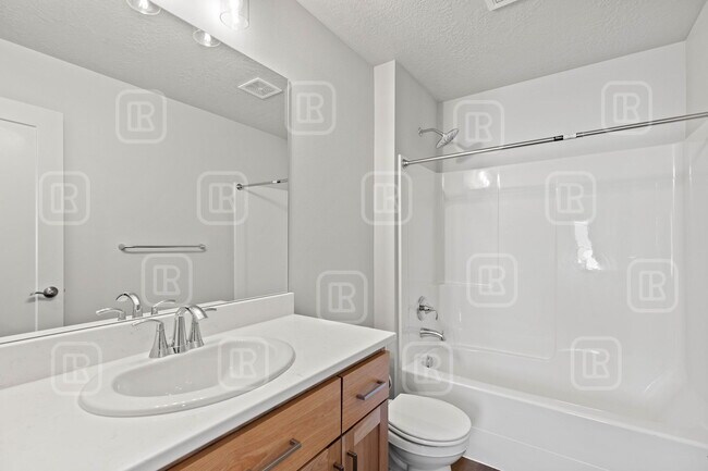 Building Photo - 212 S Woodlawn Rd