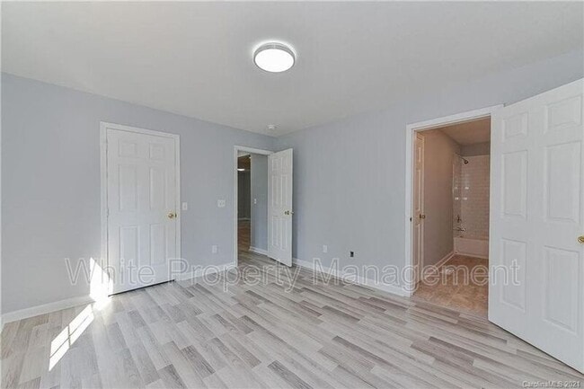 Building Photo - 4928 Lailwood Cir