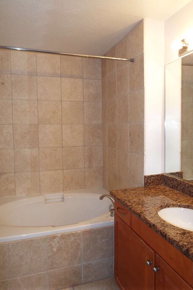 Building Photo - 13141 Bella Casa Cir