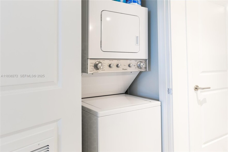 Building Photo - 1600 NE 1st Ave