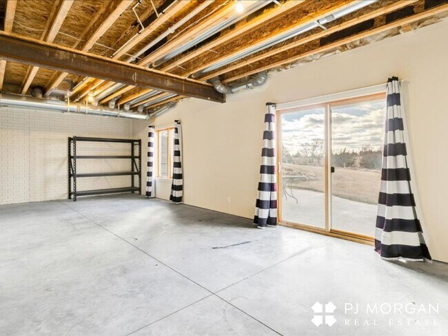 Building Photo - Tucked Away Yet Close to It All-Beautiful Elkhorn Rental has it all!