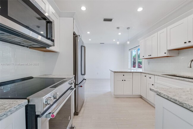Building Photo - 1524 Zoreta Ave