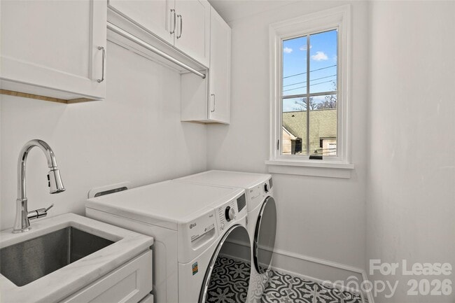 Building Photo - 2622 Chelsea Dr