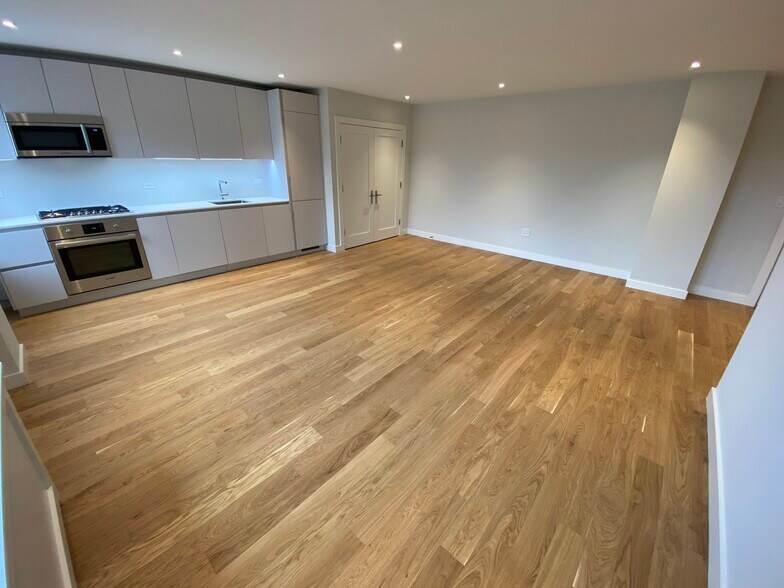 Building Photo - 36 Madison St