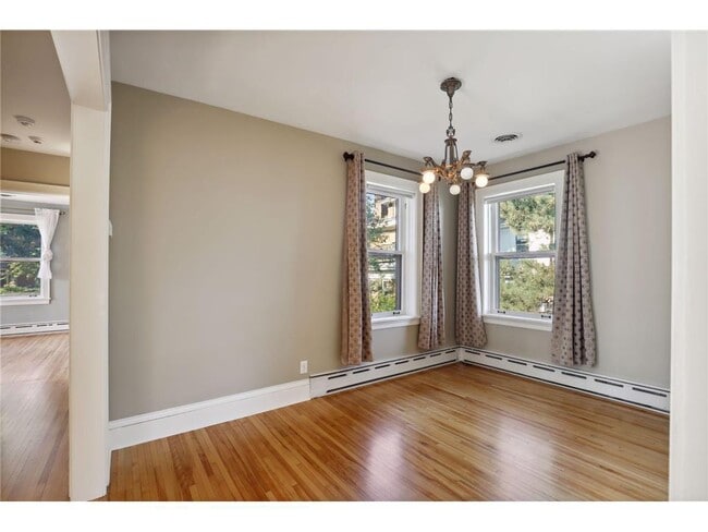 Building Photo - 1720 Mt Curve Ave
