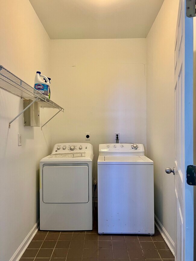 Building Photo - 1817 S Rendon St