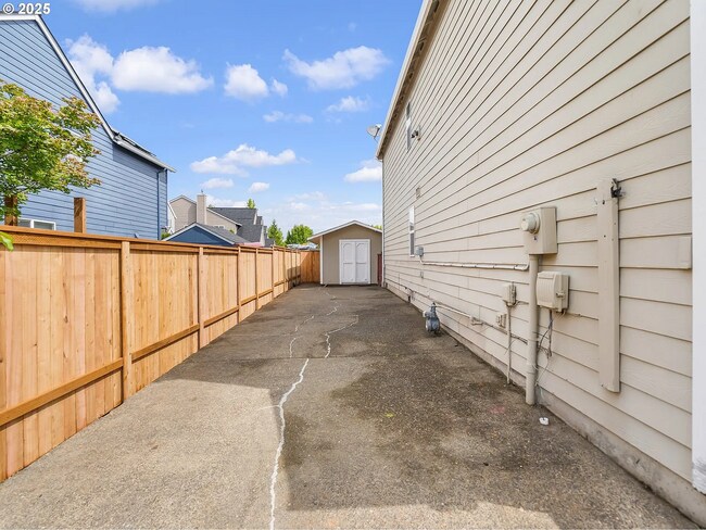 Building Photo - 42019 NW Oak Way