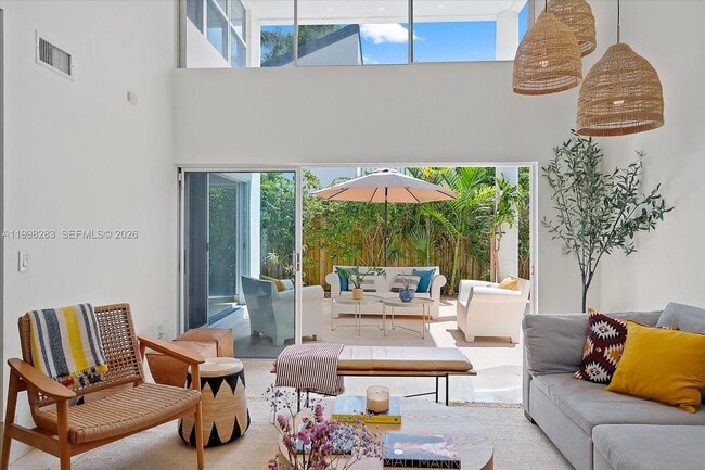 Building Photo - 2721 SW 22nd Ave