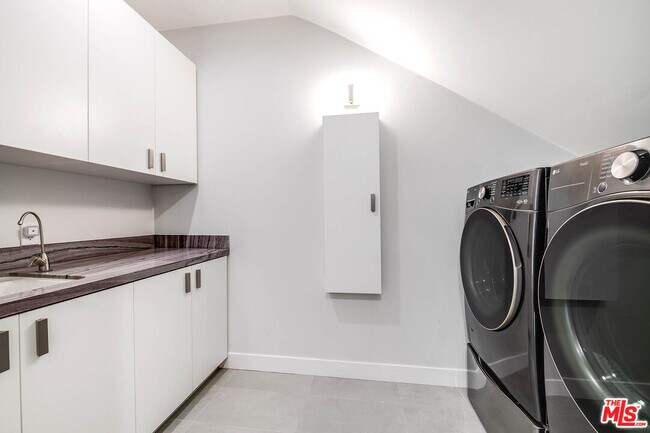 Building Photo - 523 E Fairmount Rd