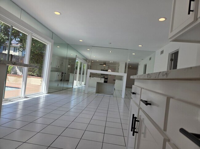 Building Photo - 14671 Kimberly Cir