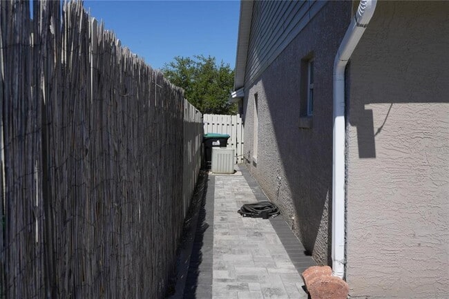 Building Photo - 2212 Stonemill Dr