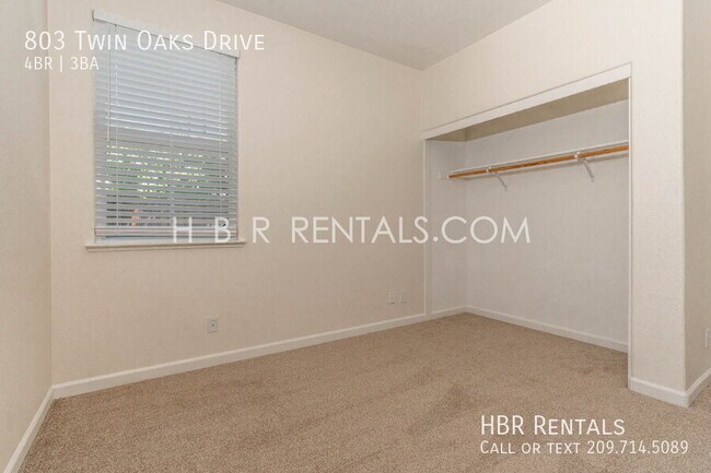 Building Photo - 803 Twin Oaks Dr