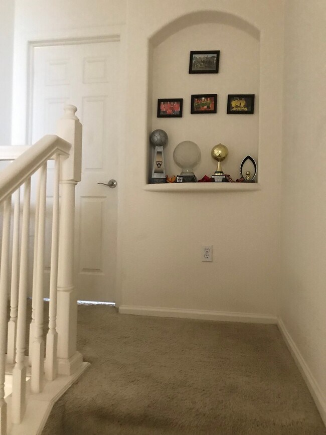 Building Photo - Beautiful 2 Bedroom/2 Bathroom Townhome in Kensington Estates