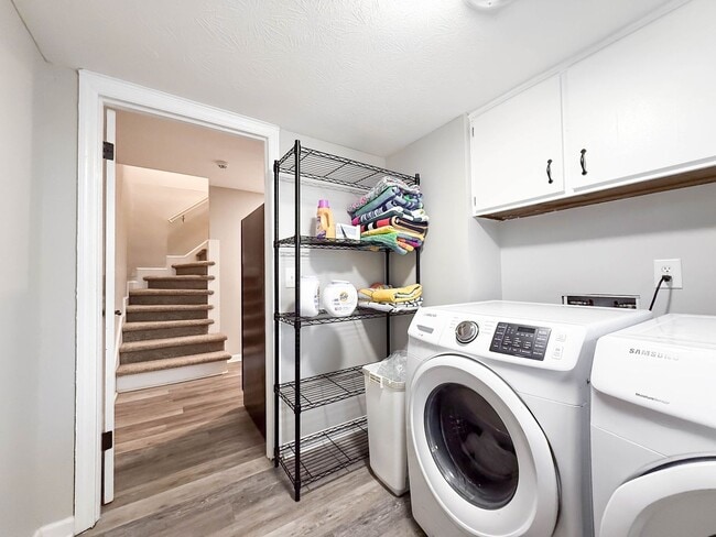 Building Photo - Fully Furnished Studio | Green Island Hills | All Utilities Included | Mid-Term Rental