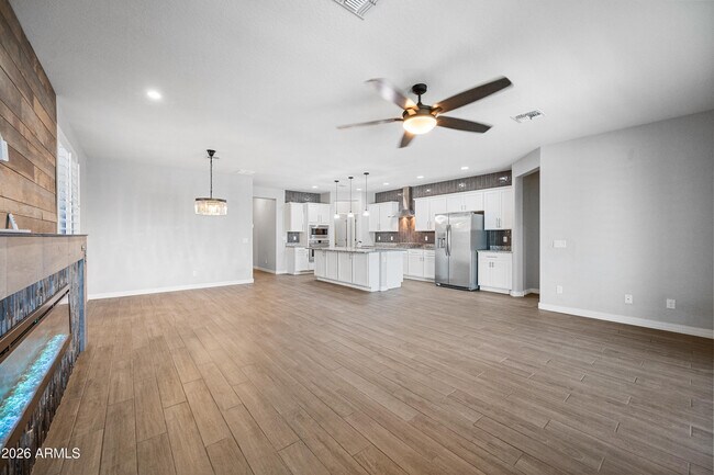 Building Photo - 18436 W Carlota Ln