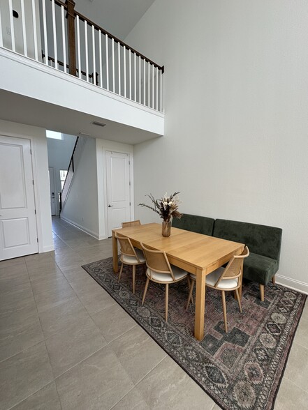 Building Photo - 11463 Newtonian Blvd