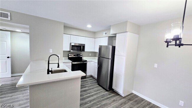 Building Photo - 13545 Eagle Ridge Dr