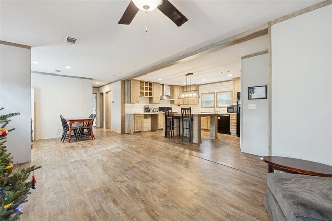 Building Photo - 146 Marina Dr