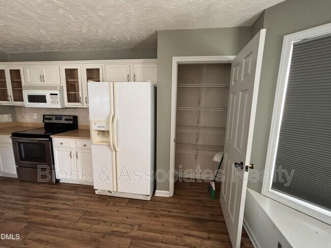 Building Photo - 337 Americana Dr