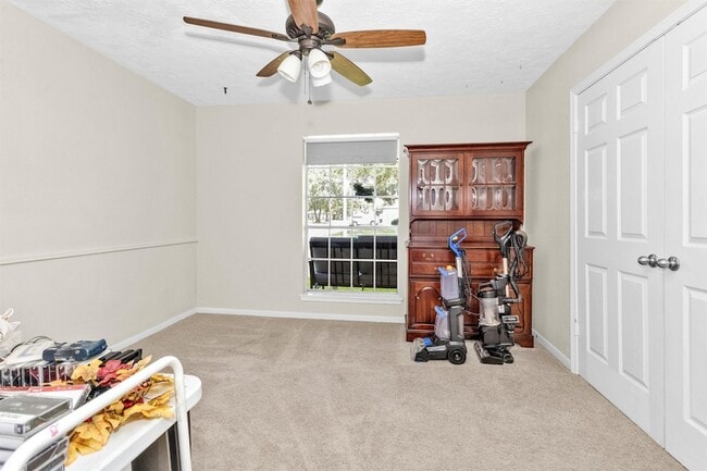 Building Photo - 4735 Lost Oak Dr